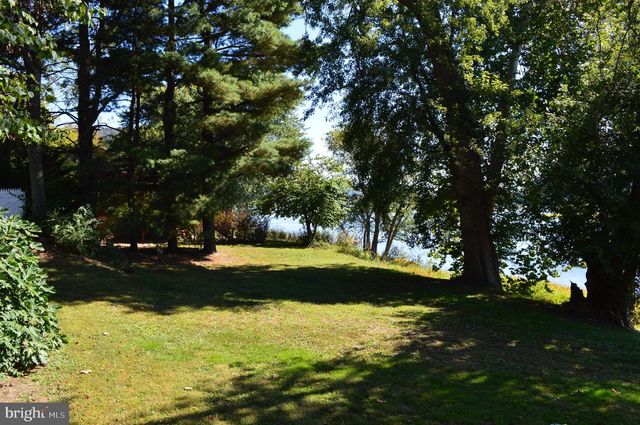 420 RIVER RD, Dauphin, PA 17018