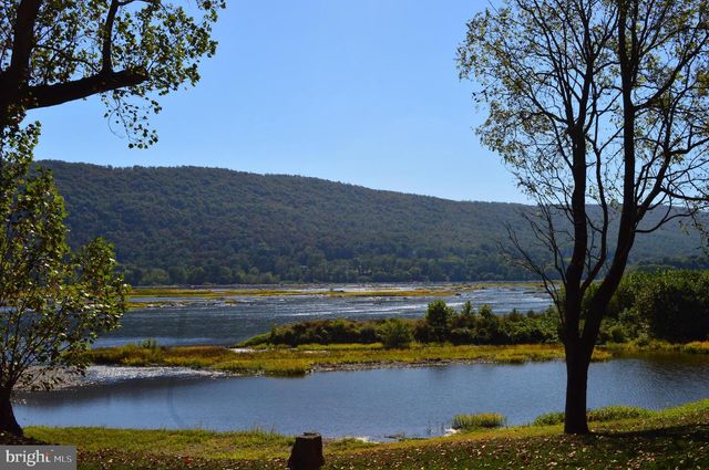 420 RIVER RD, Dauphin, PA 17018