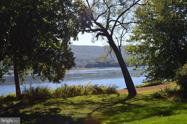 420 RIVER RD, Dauphin, PA 17018