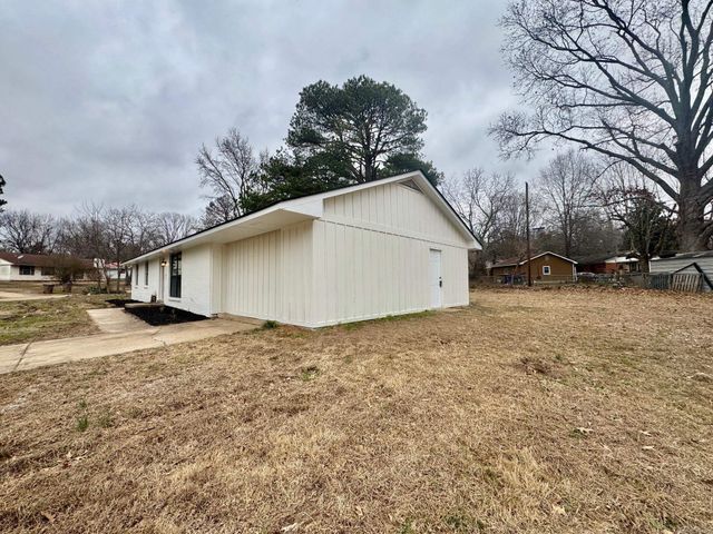 2102 Indian Trail, Forrest City, AR 72335