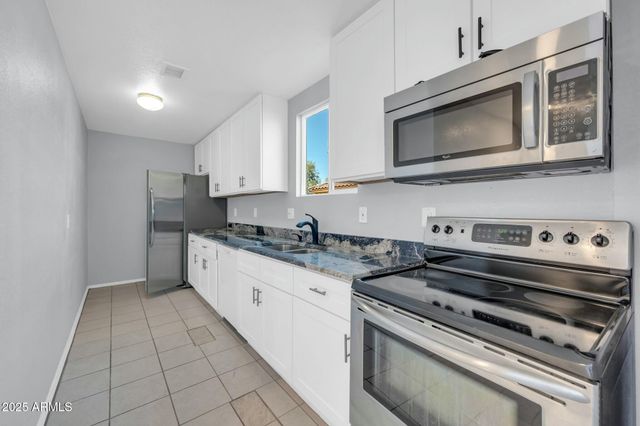 9230 N 82ND Lane, Peoria, AZ 85345