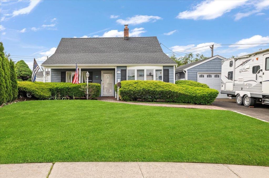 25 Castle Lane, Levittown, NY 11756