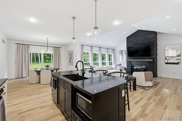 5794 Hillshire Lane, Hillsboro, MO 63050
