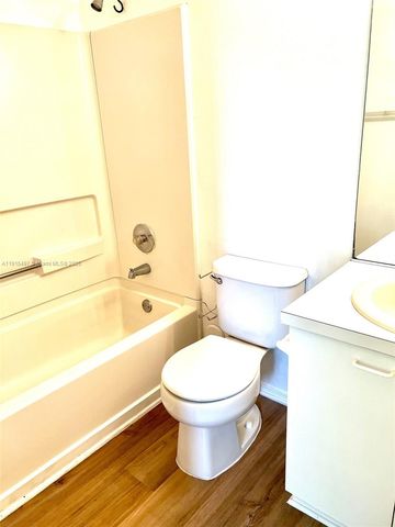 7886 Dixie Beach Cir 7886, Tamarac, FL 33321