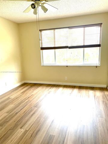 7886 Dixie Beach Cir 7886, Tamarac, FL 33321