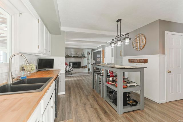 9539 Sunnyside Drive, Plymouth, IN 46563