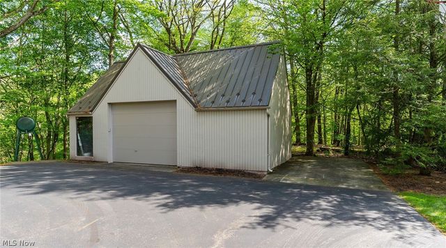 2941 Howland Wilson Road NE, Warren, OH 44484