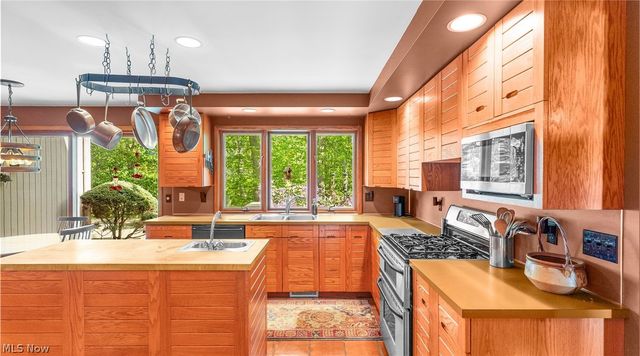 2941 Howland Wilson Road NE, Warren, OH 44484