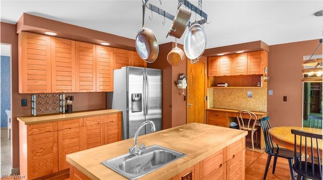 2941 Howland Wilson Road NE, Warren, OH 44484