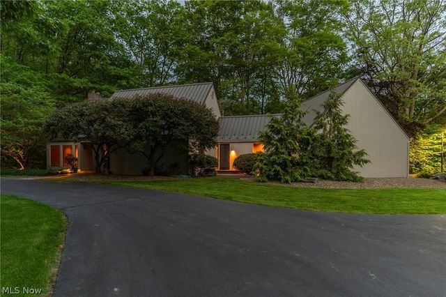 2941 Howland Wilson Road NE, Warren, OH 44484