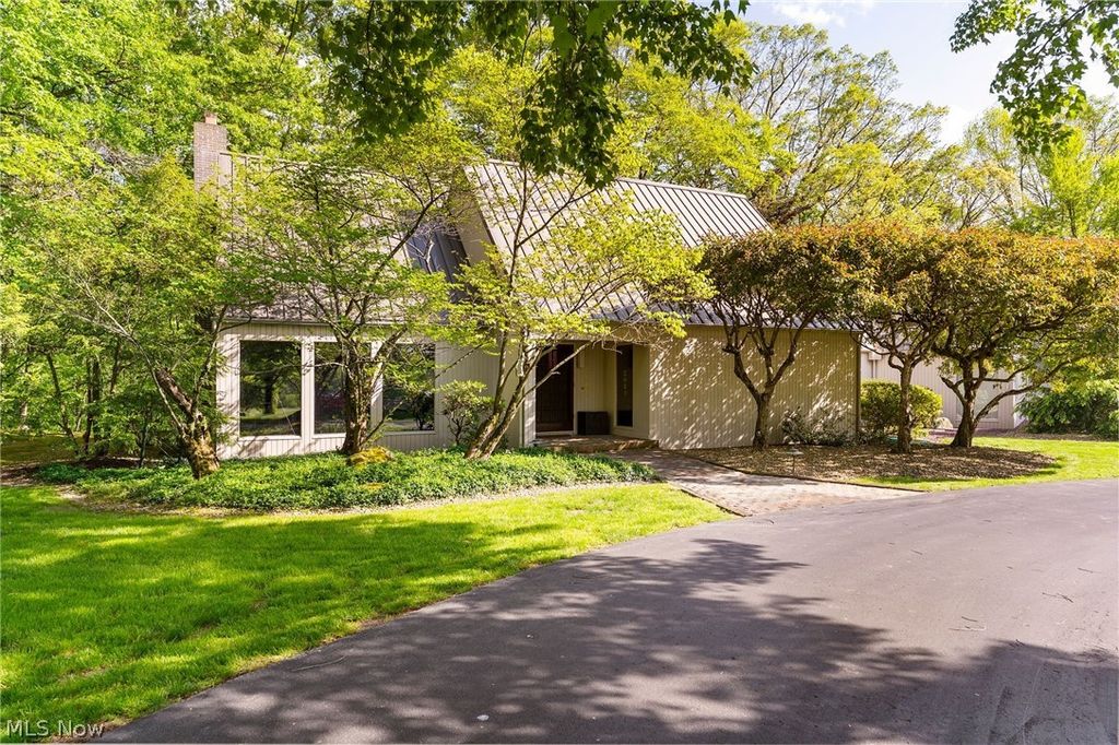 2941 Howland Wilson Road NE, Warren, OH 44484