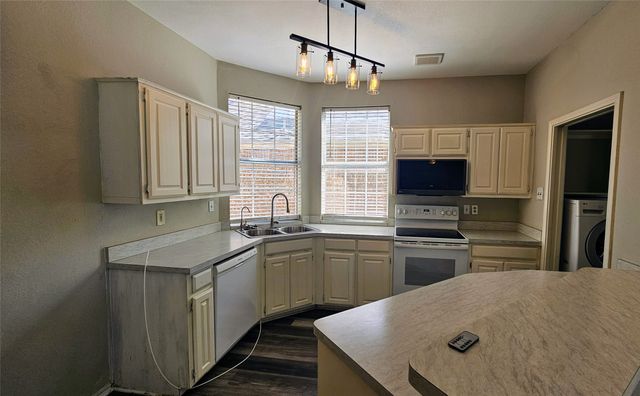 342 Arbor Court, Euless, TX 76039