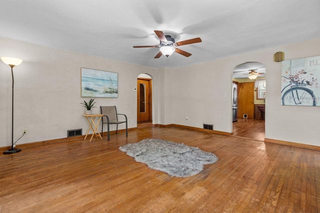 W8306 CLOVERLEAF LAKE ROAD, Clintonville, WI 54929