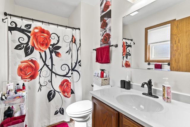 1901 E BLUEBIRD LANE, Appleton, WI 54915
