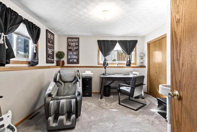 1901 E BLUEBIRD LANE, Appleton, WI 54915