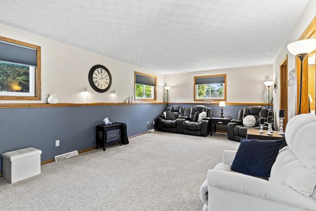 1901 E BLUEBIRD LANE, Appleton, WI 54915