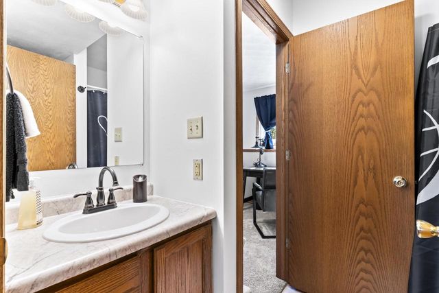 1901 E BLUEBIRD LANE, Appleton, WI 54915