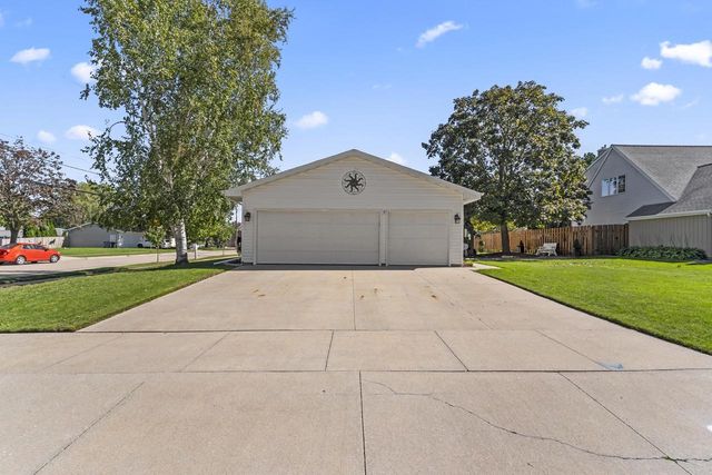 1901 E BLUEBIRD LANE, Appleton, WI 54915