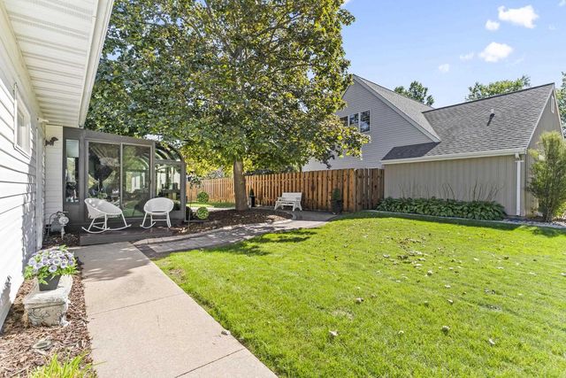 1901 E BLUEBIRD LANE, Appleton, WI 54915