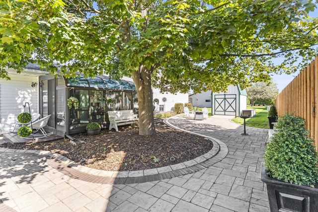 1901 E BLUEBIRD LANE, Appleton, WI 54915