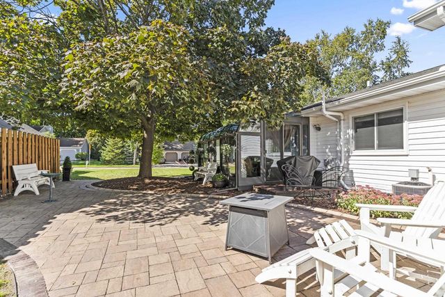 1901 E BLUEBIRD LANE, Appleton, WI 54915