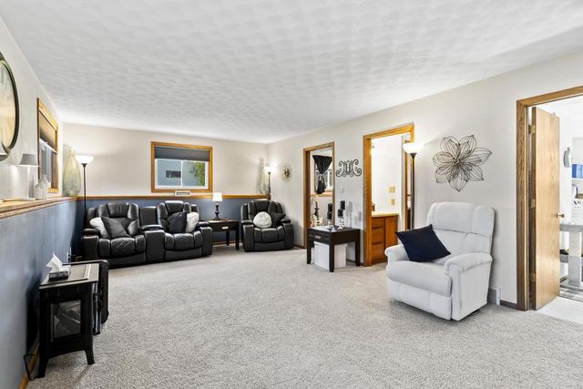 1901 E BLUEBIRD LANE, Appleton, WI 54915