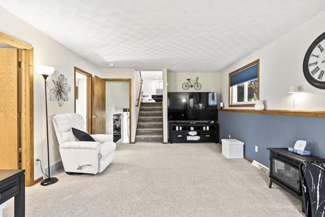 1901 E BLUEBIRD LANE, Appleton, WI 54915