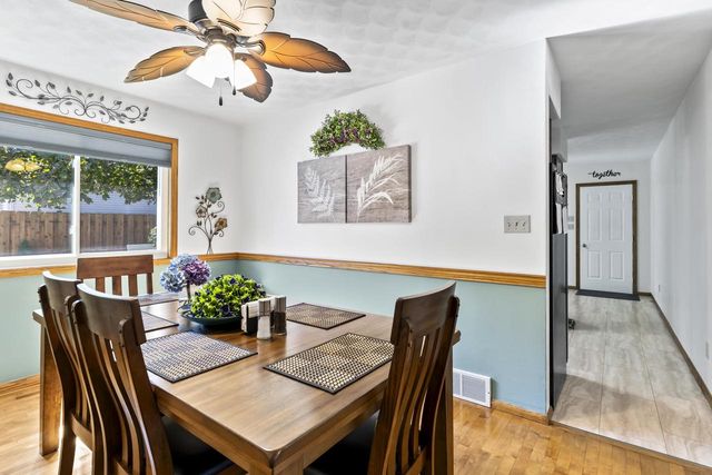 1901 E BLUEBIRD LANE, Appleton, WI 54915
