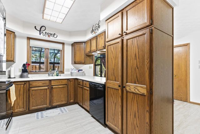 1901 E BLUEBIRD LANE, Appleton, WI 54915