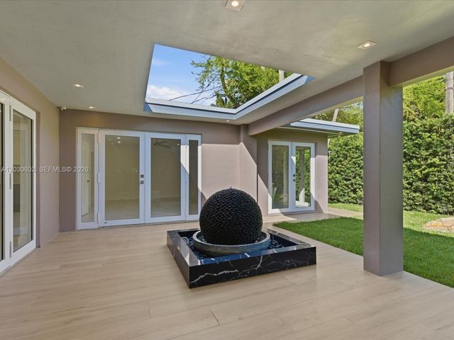 291 E Shore Drive E, Miami, FL 33133