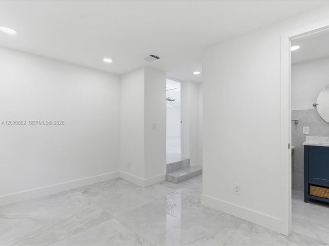 291 E Shore Drive E, Miami, FL 33133