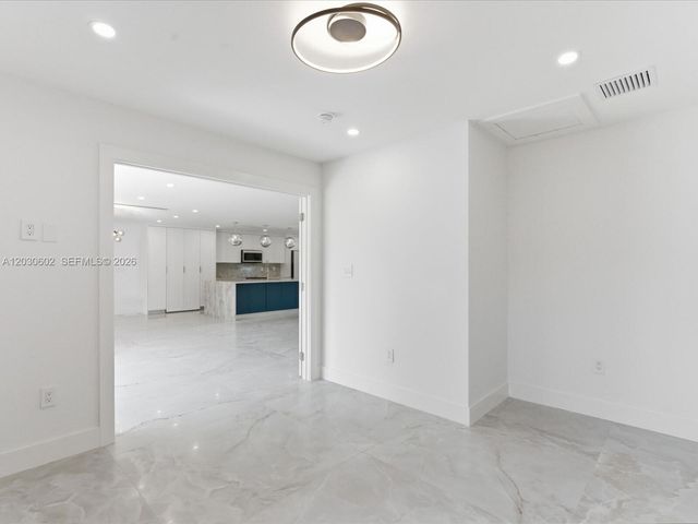 291 E Shore Drive E, Miami, FL 33133