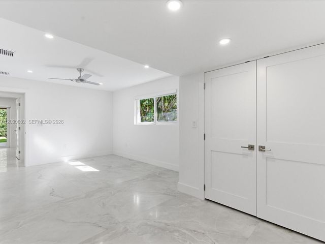 291 E Shore Drive E, Miami, FL 33133