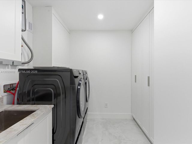 291 E Shore Drive E, Miami, FL 33133