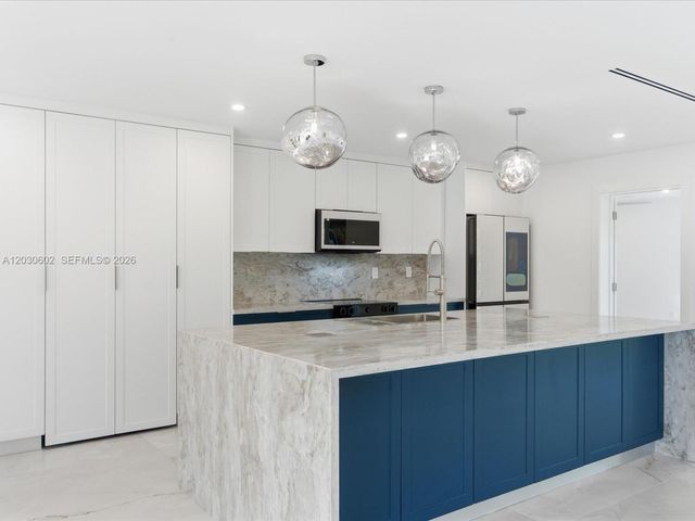 291 E Shore Drive E, Miami, FL 33133
