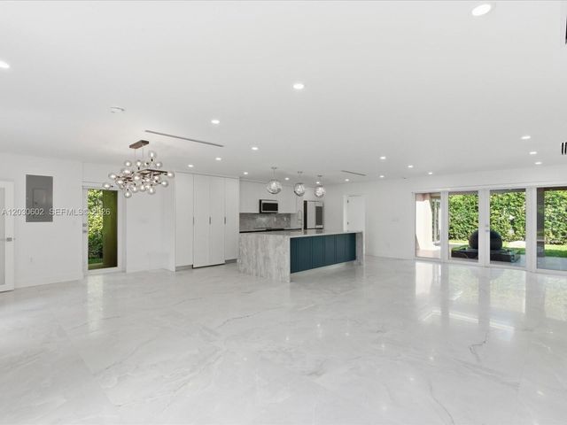 291 E Shore Drive E, Miami, FL 33133