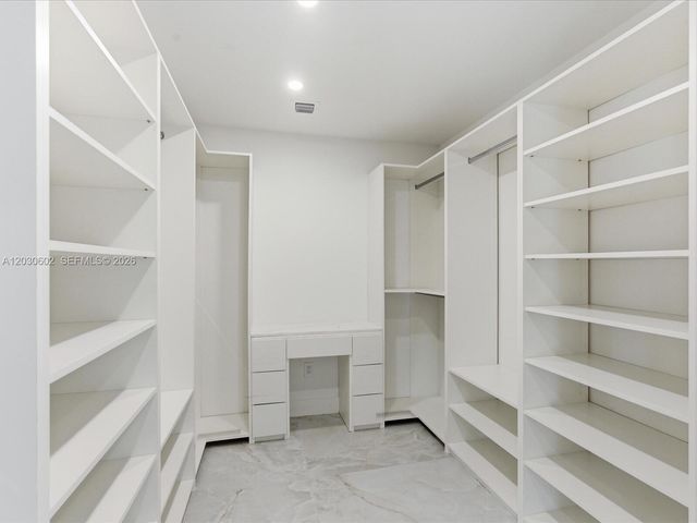 291 E Shore Drive E, Miami, FL 33133