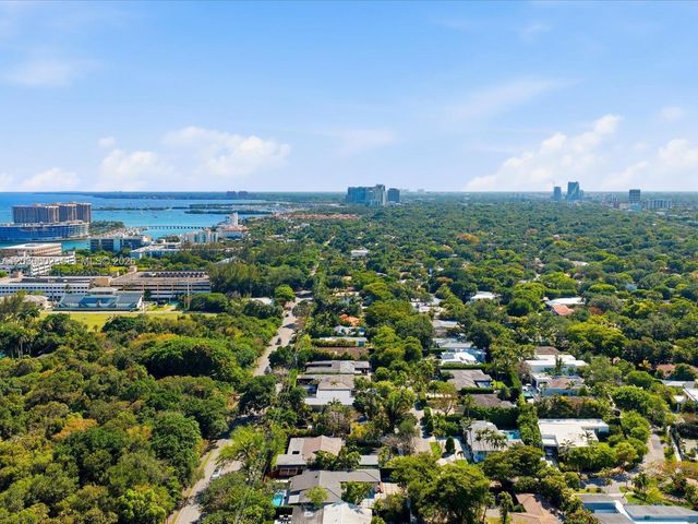 291 E Shore Drive E, Miami, FL 33133