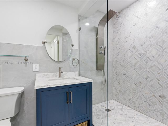 291 E Shore Drive E, Miami, FL 33133