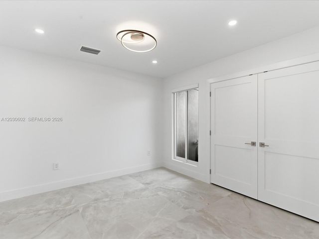 291 E Shore Drive E, Miami, FL 33133