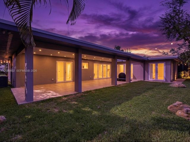 291 E Shore Drive E, Miami, FL 33133