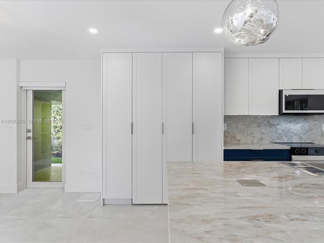 291 E Shore Drive E, Miami, FL 33133