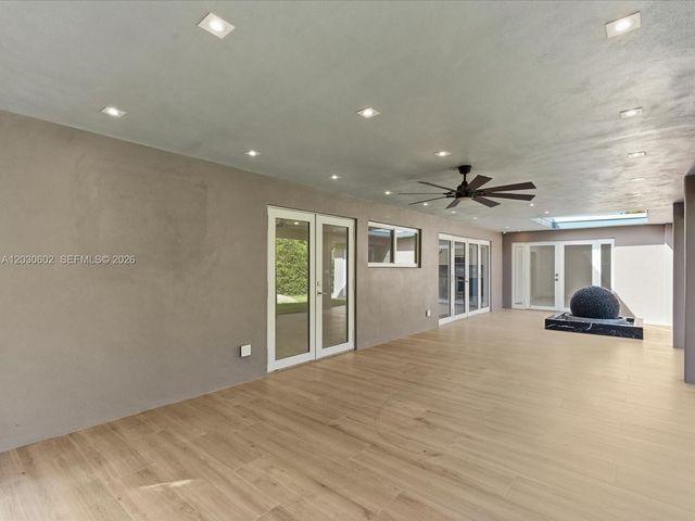 291 E Shore Drive E, Miami, FL 33133