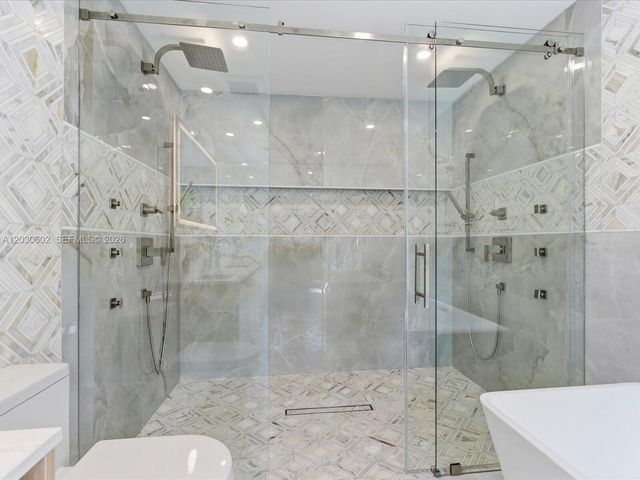 291 E Shore Drive E, Miami, FL 33133