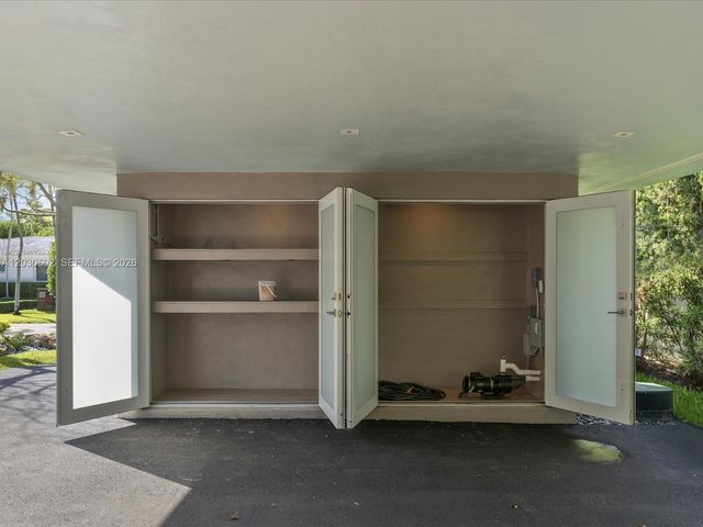 291 E Shore Drive E, Miami, FL 33133