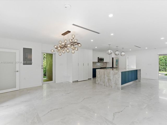 291 E Shore Drive E, Miami, FL 33133