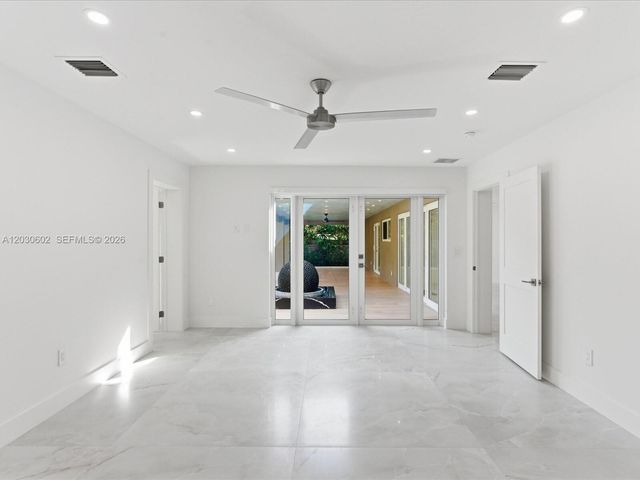 291 E Shore Drive E, Miami, FL 33133
