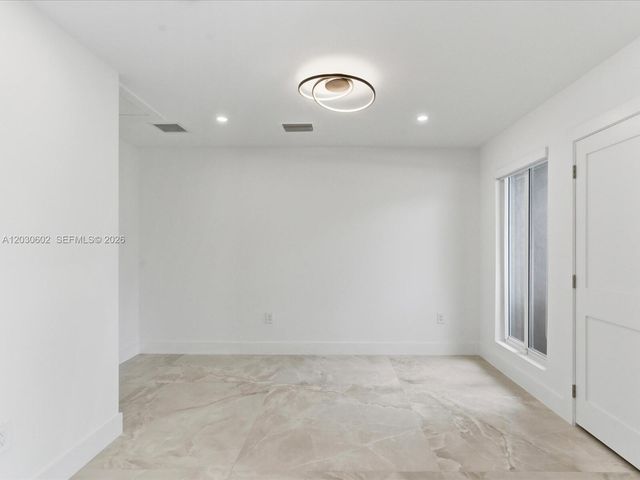 291 E Shore Drive E, Miami, FL 33133