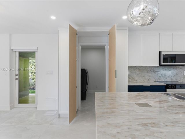 291 E Shore Drive E, Miami, FL 33133