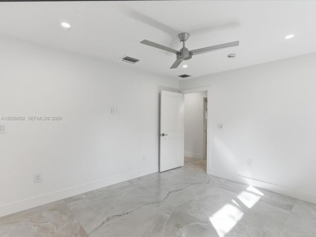 291 E Shore Drive E, Miami, FL 33133